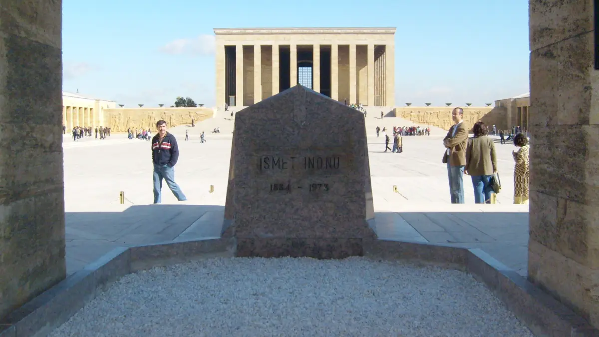 Anıtkabir, İsmet İnönü