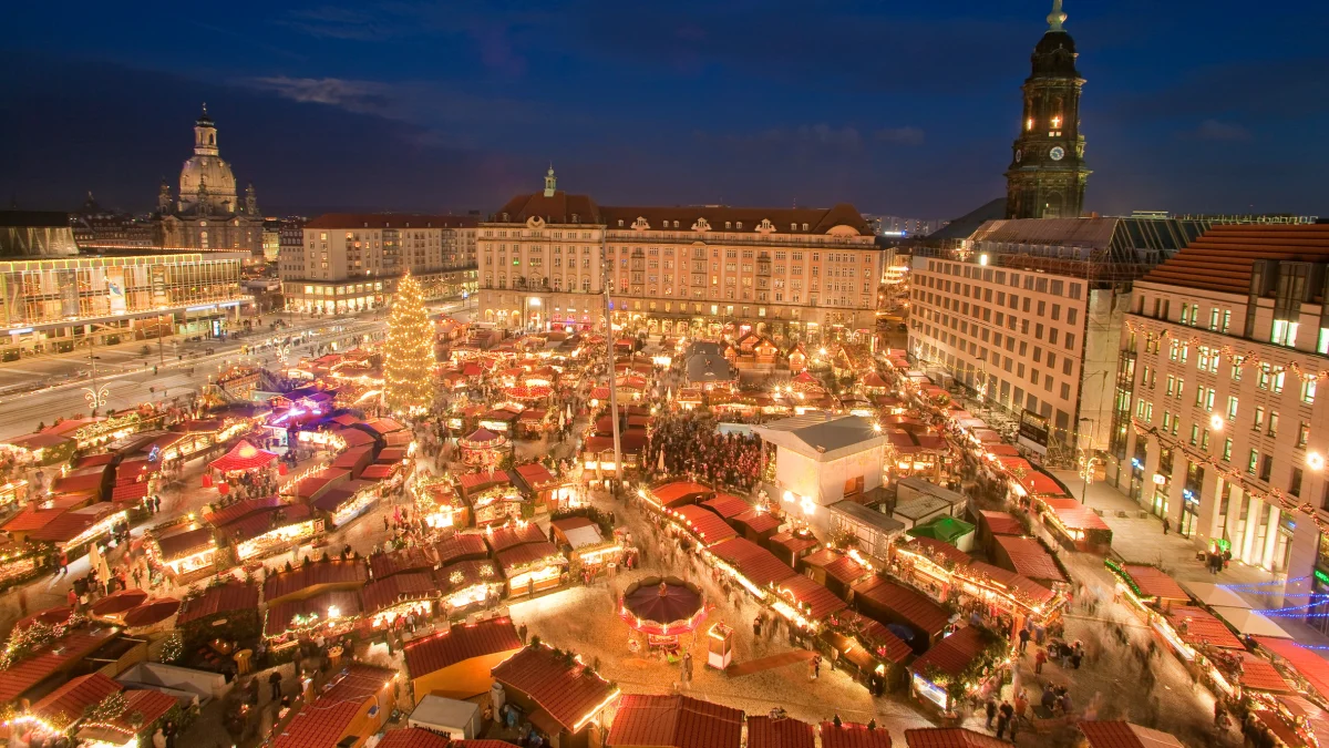 Almanya'nın Dresden kentindeki Striezelmarkt